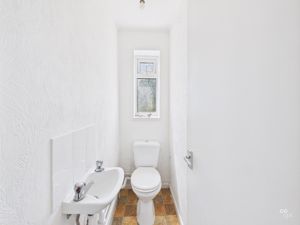 Ground floor toilet- click for photo gallery
